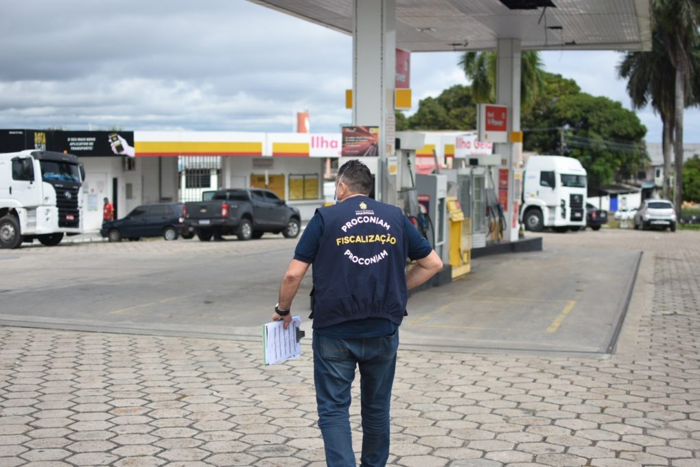 Gasolina comum mais barata é encontrada de R$ 3,67 em postos de Manaus Gasolina comum mais barata é encontrada de R$ 3,67 em postos de Manaus
