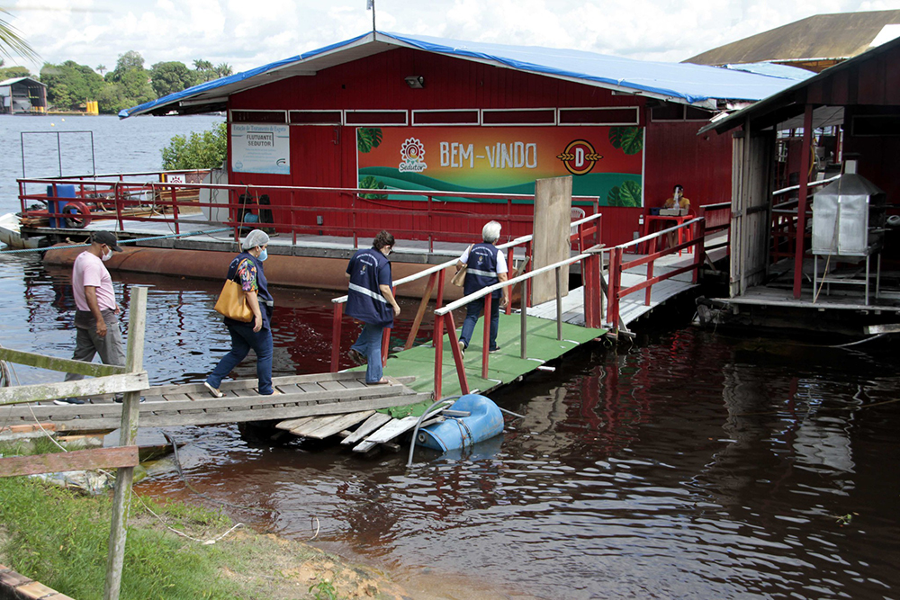Flutuantes fiscalizados em Manaus Flutuantes fiscalizados em Manaus