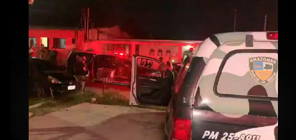 Família tem noite de tensão após homem surtar na Cidade Nova; PM negociou por 4h para evitar tragédia Família tem noite de tensão após homem surtar na Cidade Nova; PM negociou por 4h para evitar tragédia