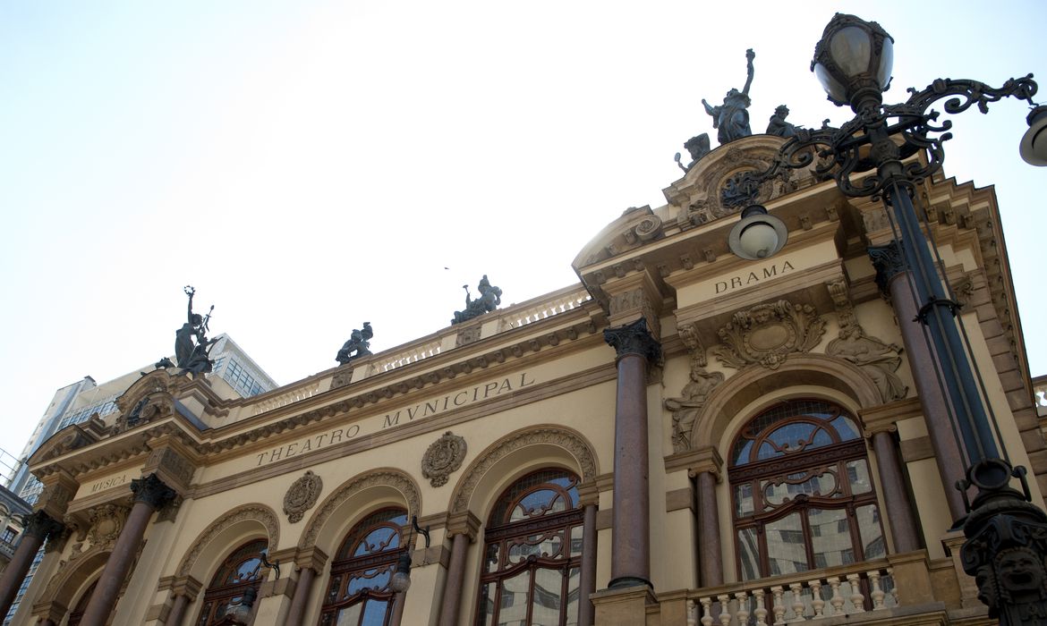 S&atilde;o Paulo antecipa reabertura de cinemas, museus, teatros e academias