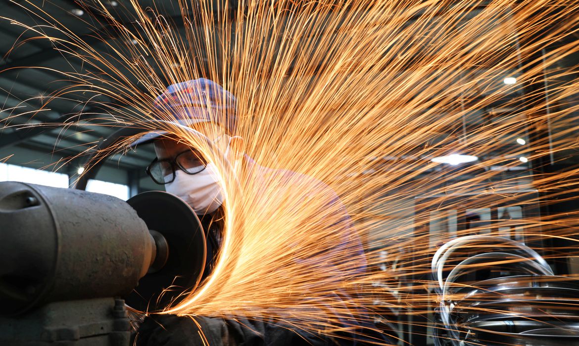 Produção industrial cresce em 12 de 15 locais pesquisados; AM teve alta de 17,3% Produção industrial cresce em 12 de 15 locais pesquisados; AM teve alta de 17,3%