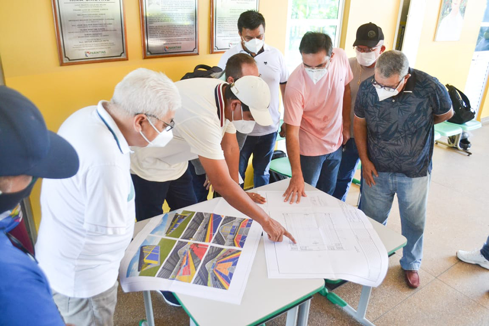 Prefeitura de Parintins constrói ginásio Prefeitura de Parintins constrói ginásio