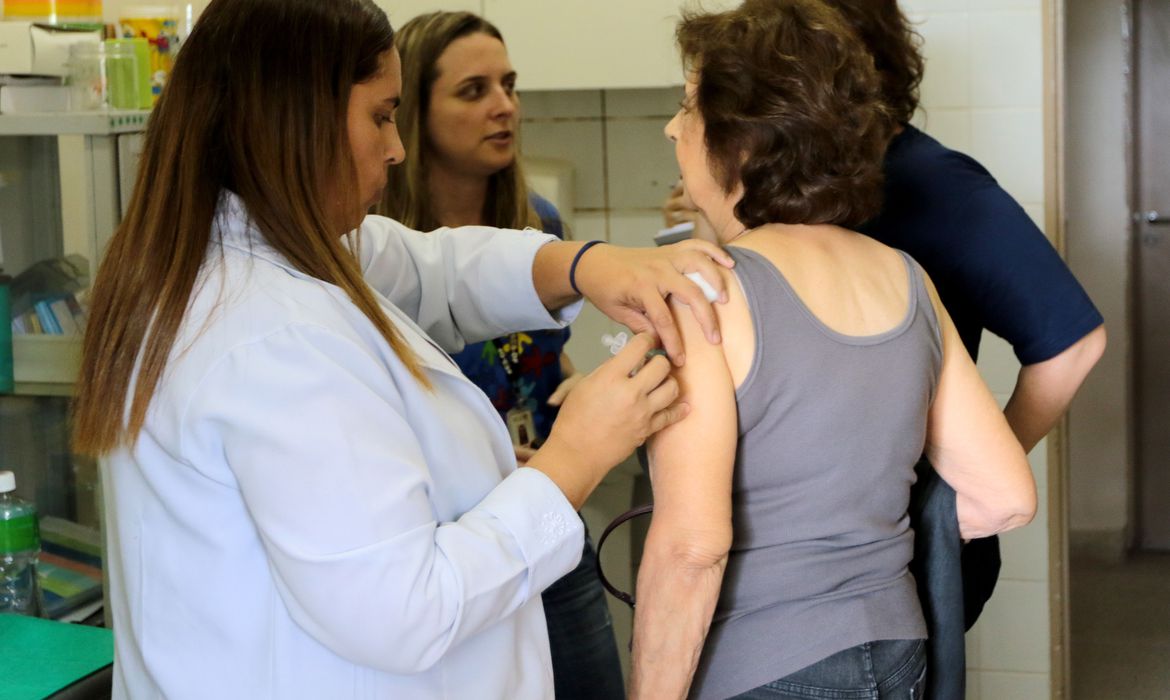 Vacinação contra gripe tem mais de 90% do público-alvo imunizado Vacinação contra gripe tem mais de 90% do público-alvo imunizado