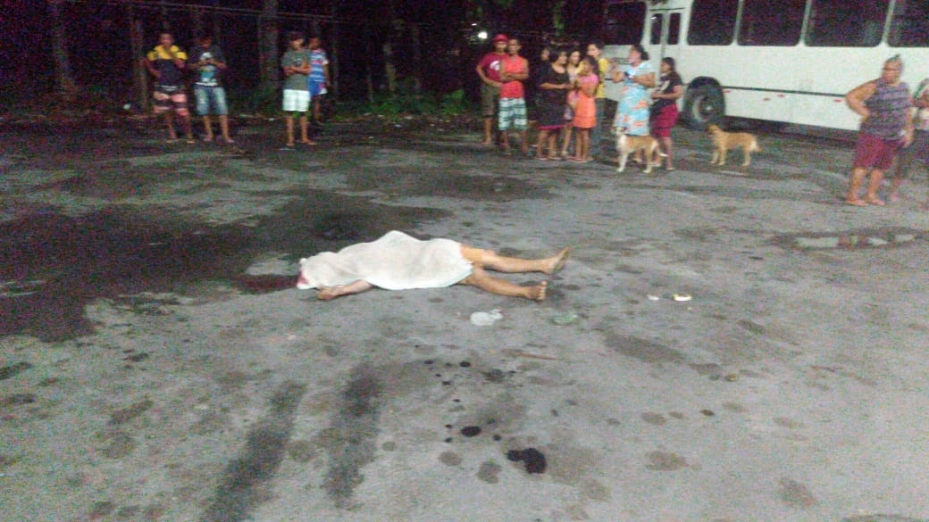 Homem que dormia debaixo de &ocirc;nibus tem cabe&ccedil;a esmagada na Cidade de Deus