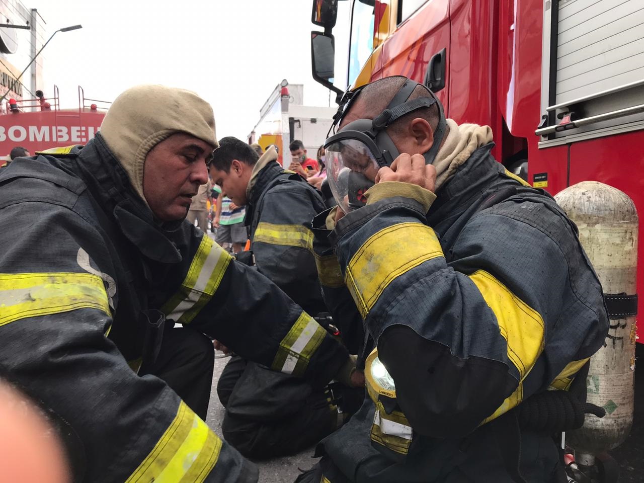 Supermercado no Centro tem princípio de incêndio controlado pelos bombeiros Supermercado no Centro tem princípio de incêndio controlado pelos bombeiros
