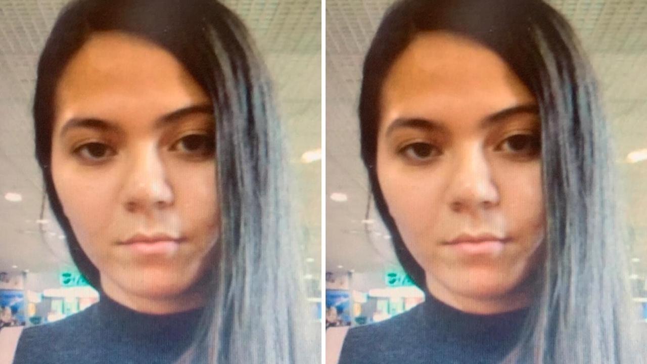 Polícia divulga foto de jovem procurada por fraudar documentos e cartões de crédito Polícia divulga foto de jovem procurada por fraudar documentos e cartões de crédito