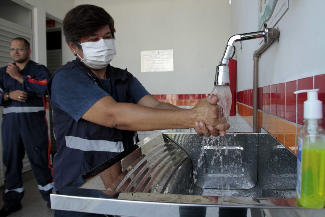 Prefeitura instala pias nas bases do Samu 192 para reforçar higienização de profissionais Prefeitura instala pias nas bases do Samu 192 para reforçar higienização de profissionais