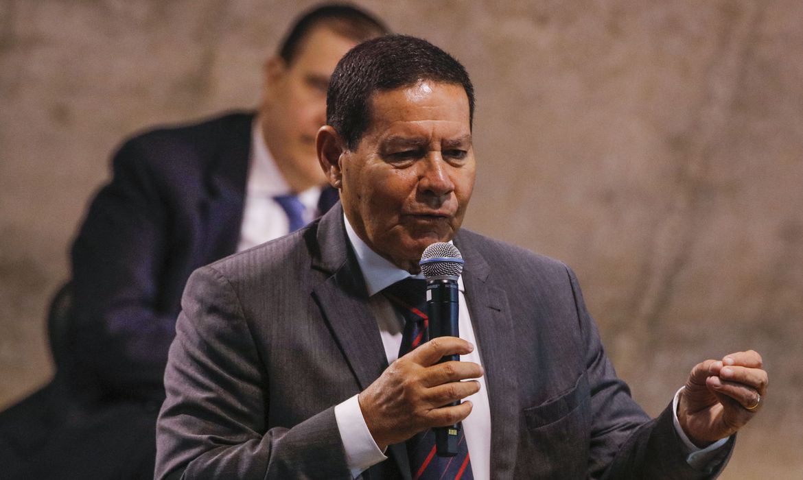 Mourão defende aproximação do governo com partidos de centro Mourão defende aproximação do governo com partidos de centro
