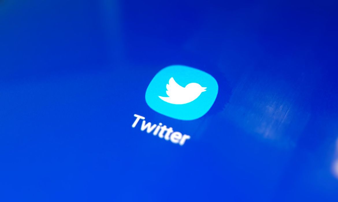 'Dia difícil para nós', diz presidente do Twitter após ataque