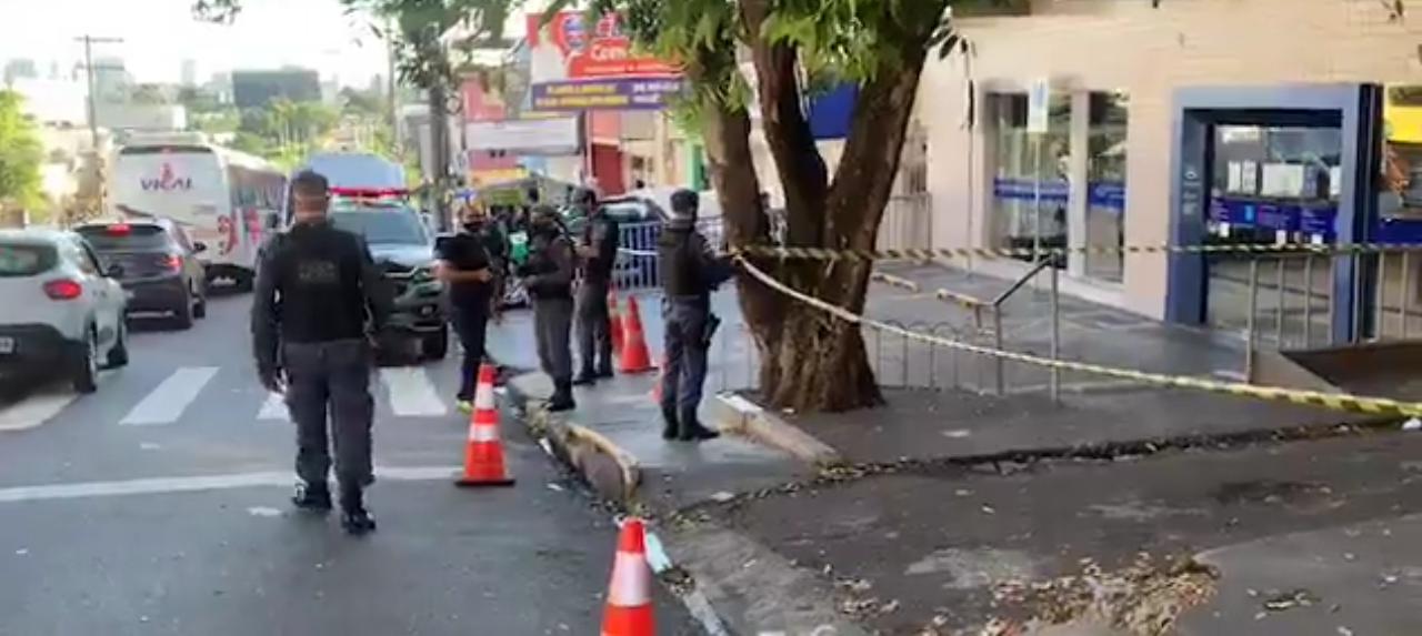 Grupo Marte é acionado para suposto artefato deixado dentro de mala em agência bancária Grupo Marte é acionado para suposto artefato deixado dentro de mala em agência bancária