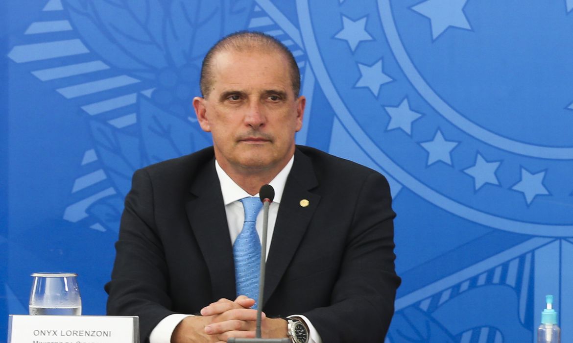 Onyx Lorenzoni tem exame positivo de coronav&iacute;rus