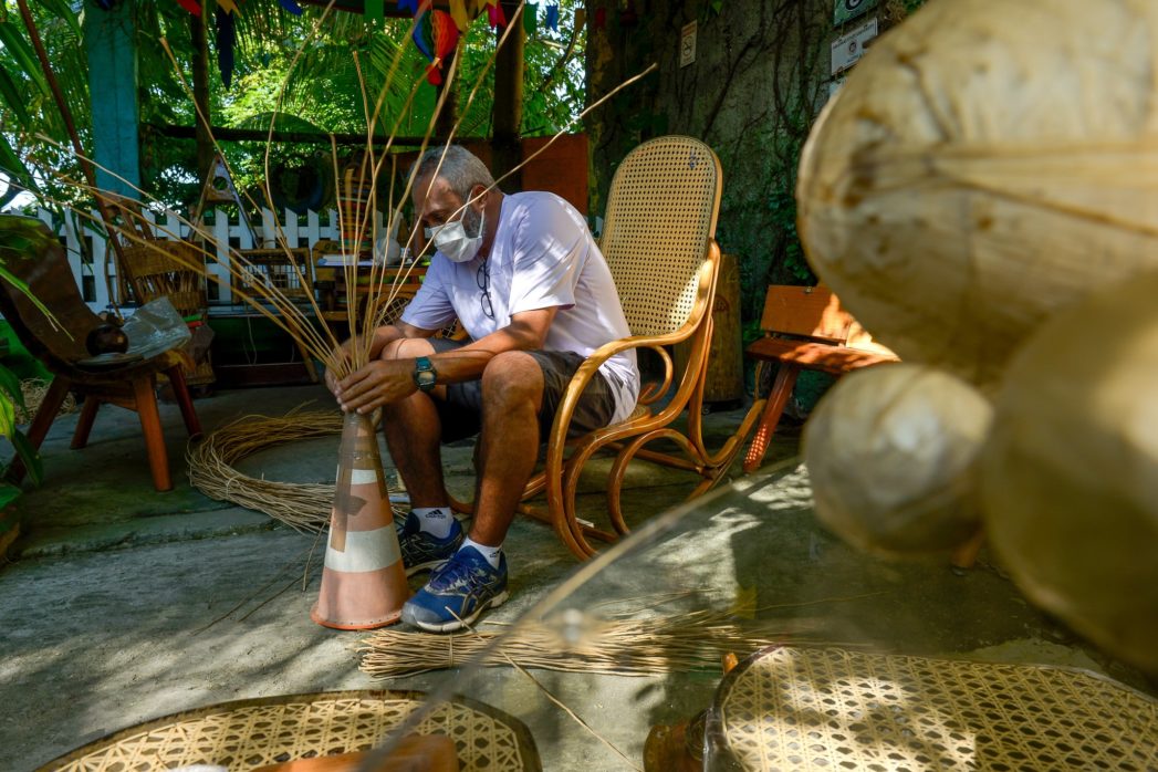 Professor de educação física inclui material amazônico em atividades escolares Professor de educação física inclui material amazônico em atividades escolares