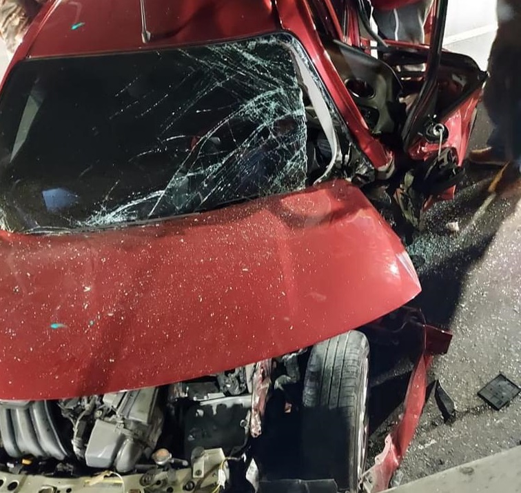 Quatro graves acidentes s&atilde;o registrados na capital; um carro entrou na traseira de caminh&atilde;o com bois