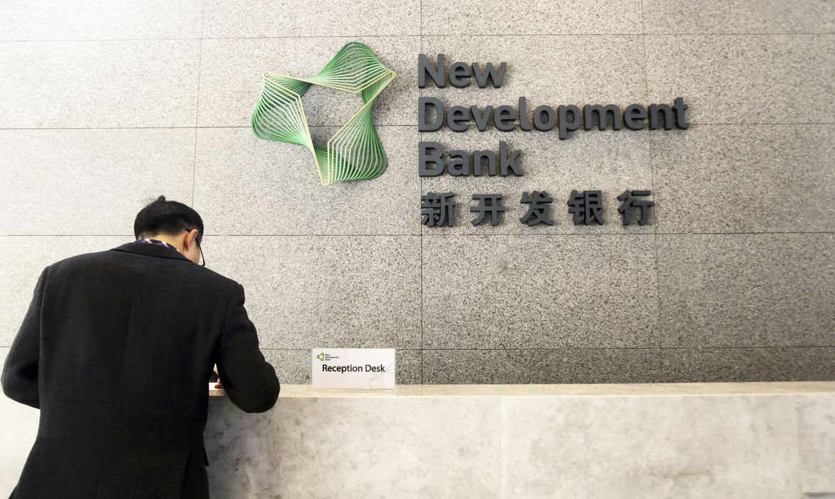 Banco do Brics aprova financiamento para auxílio emergencial no Brasil Banco do Brics aprova financiamento para auxílio emergencial no Brasil