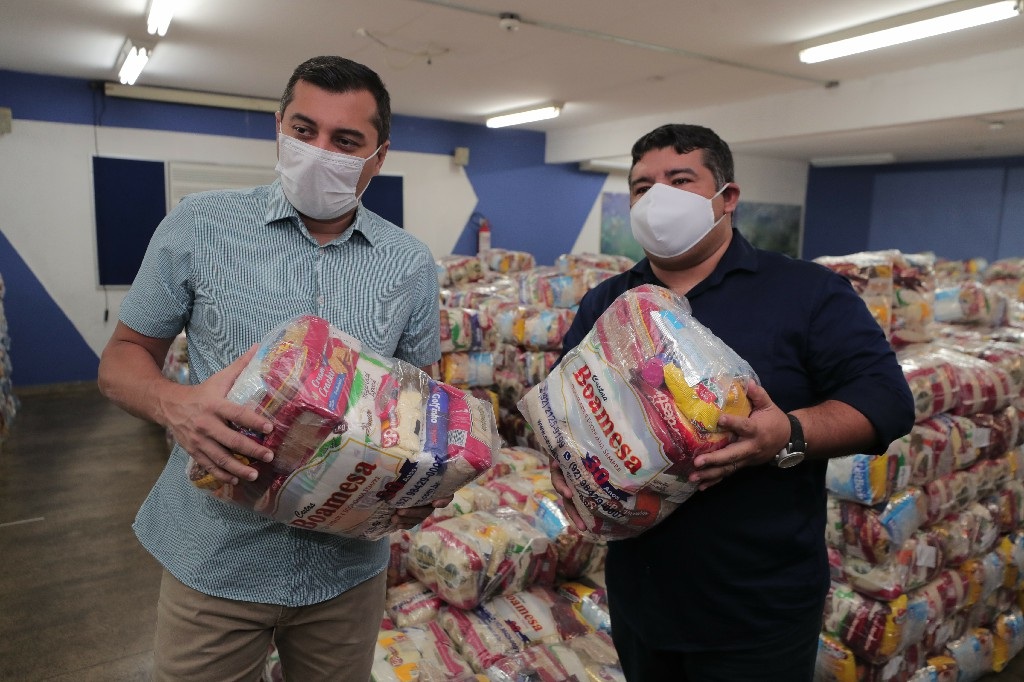 Governador acompanha preparação de 10 mil cestas básicas que atenderão população vulnerável Governador acompanha preparação de 10 mil cestas básicas que atenderão população vulnerável