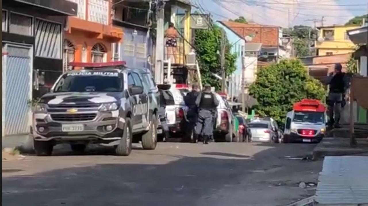 Grupo invade casa, mata um e deixa outro ferido, e ainda lan&ccedil;a granada no Nova Esperan&ccedil;a