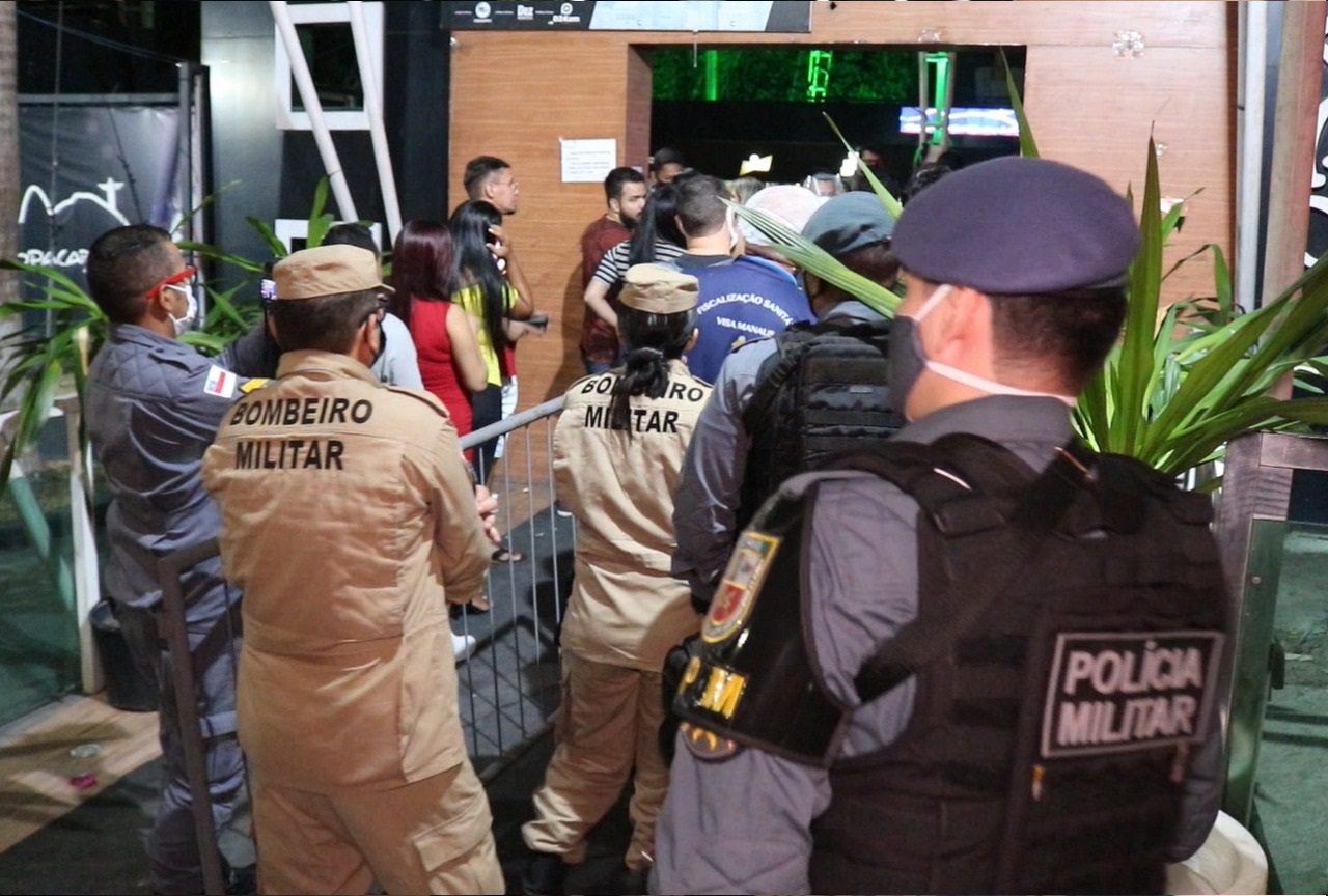 Sem distanciamento e fora do hor&aacute;rio, bares s&atilde;o fechados em nova opera&ccedil;&atilde;o na pandemia