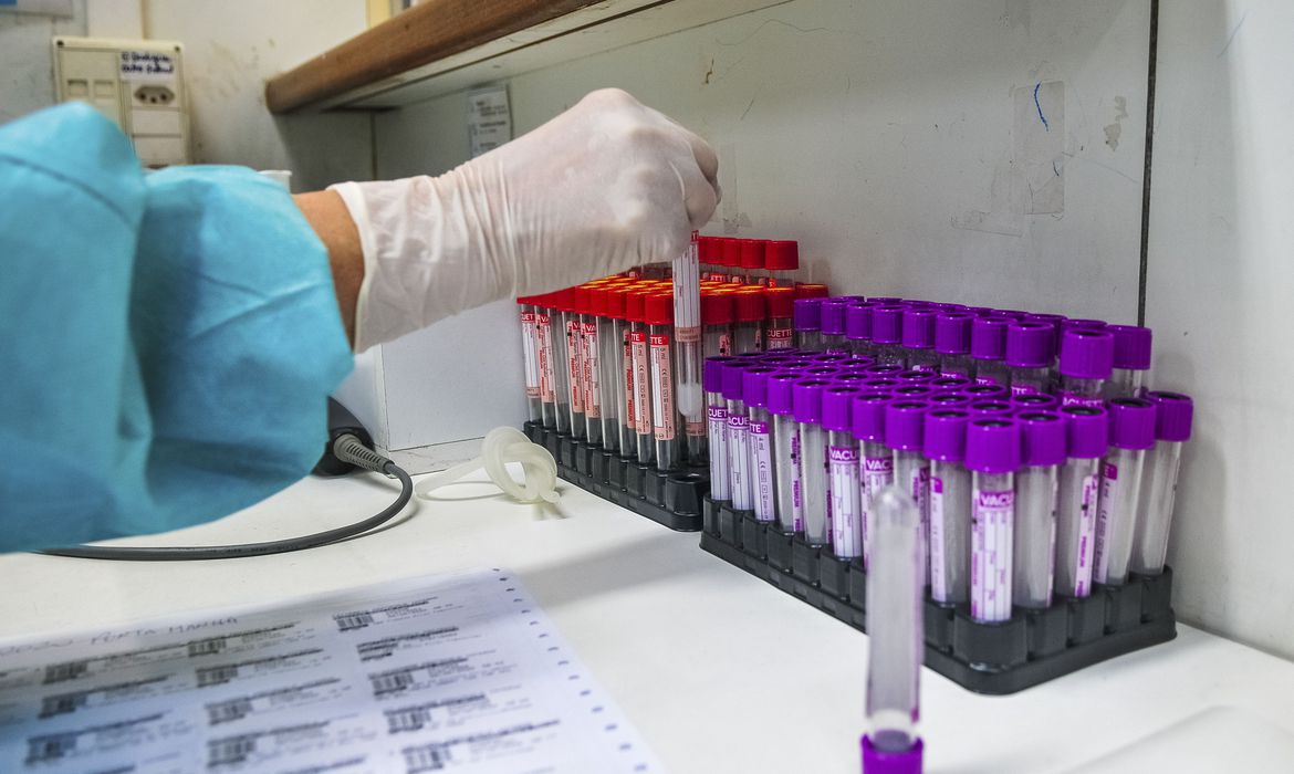 Universidades federais conduzem mais 1.250 pesquisas sobre vírus Universidades federais conduzem mais 1.250 pesquisas sobre vírus