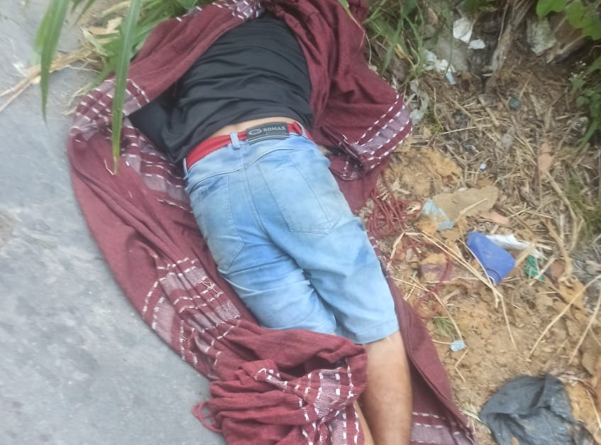 Corpo é encontrado enrolado em rede e com sinais de tortura em beco no Aleixo Corpo é encontrado enrolado em rede e com sinais de tortura em beco no Aleixo