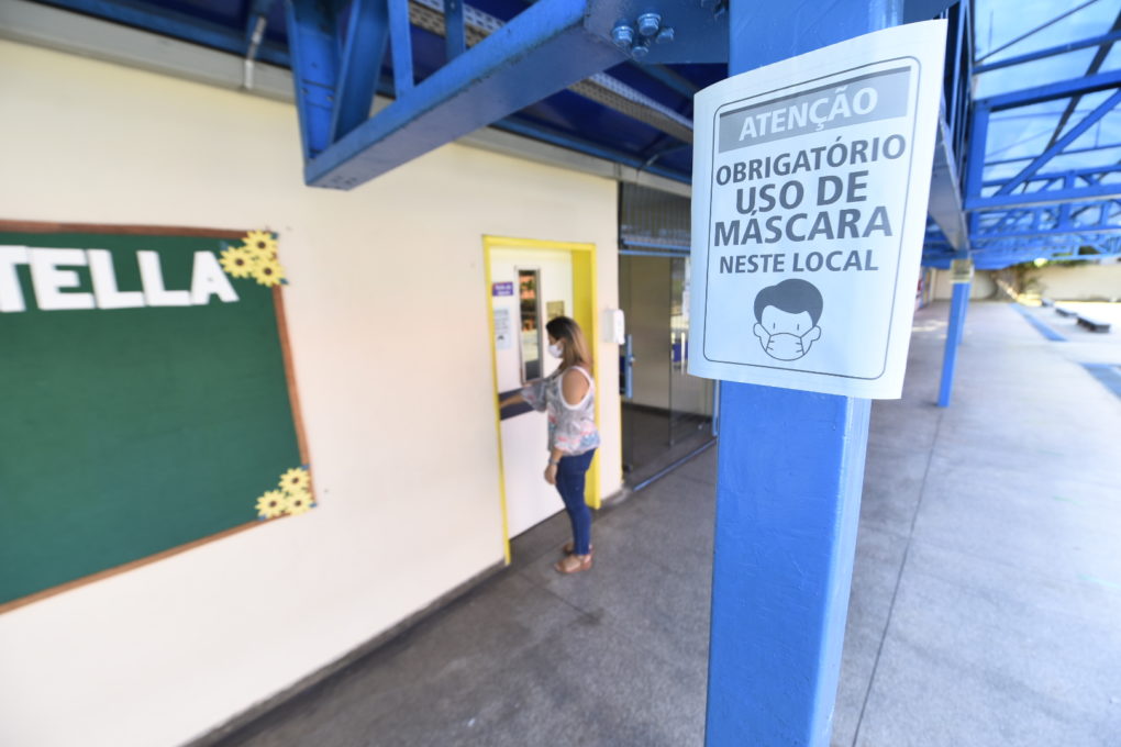 Professores da rede estadual se preparam para volta às aulas presenciais na capital Professores da rede estadual se preparam para volta às aulas presenciais na capital