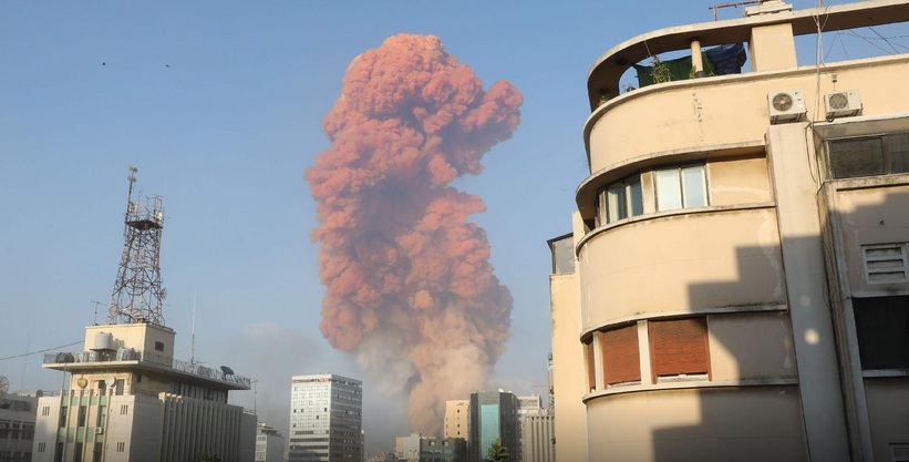 Forte explosão na região portuária de Beirute deixa vários feridos. Veja vídeos Forte explosão na região portuária de Beirute deixa vários feridos. Veja vídeos