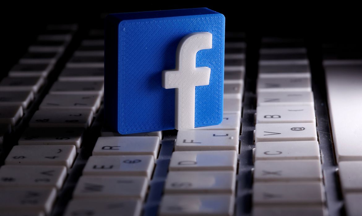 Juiz manda Facebook retirar e identificar autor de perfil falso, usado para atacar candidato Juiz manda Facebook retirar e identificar autor de perfil falso, usado para atacar candidato