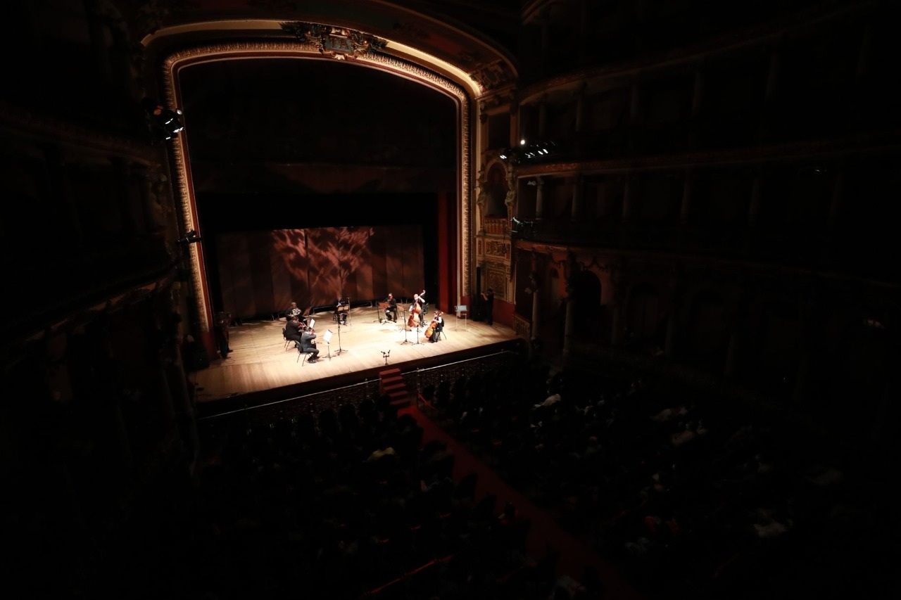 Profissionais da saúde recebem homenagem no palco do Teatro Amazonas Profissionais da saúde recebem homenagem no palco do Teatro Amazonas