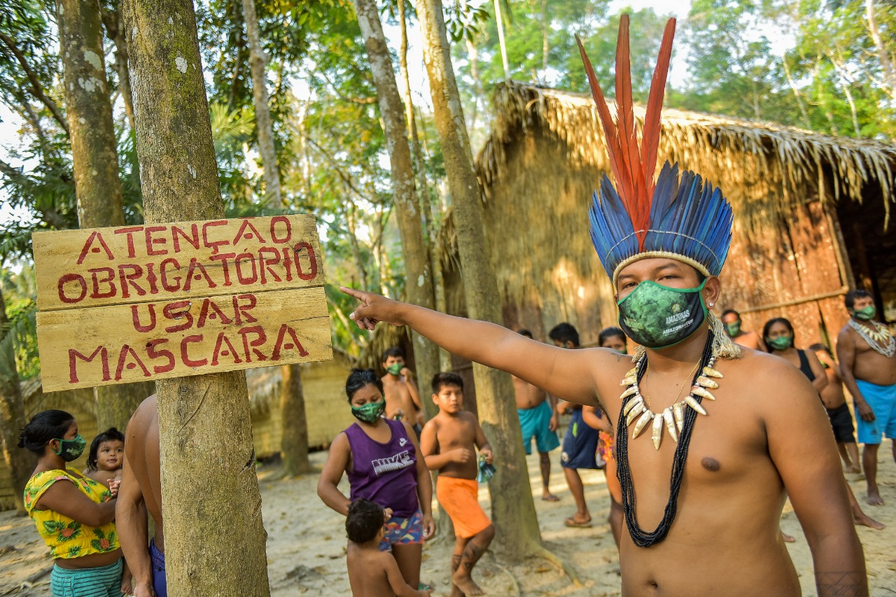 Comunidades ind&iacute;genas come&ccedil;am a receber turistas e Amazonastur entrega m&aacute;scaras e &aacute;lcool gel