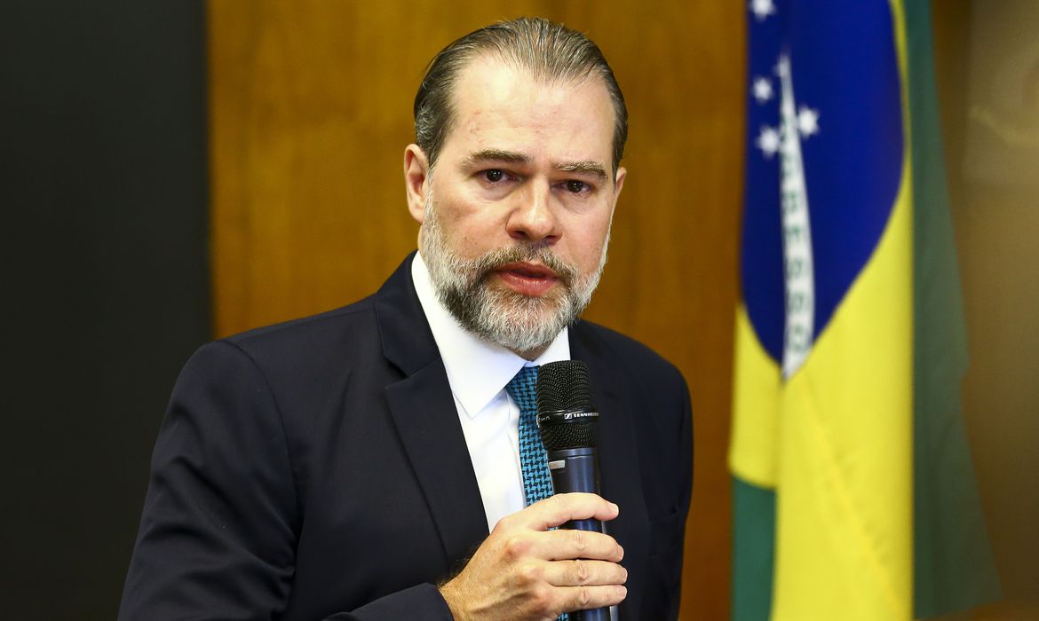 Presidente do STF é internado em Brasília Presidente do STF é internado em Brasília