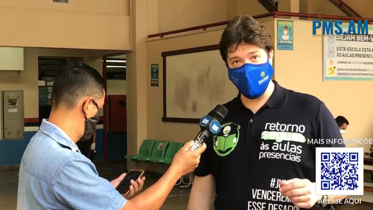 Secretário da Seduc acompanha retorno e garante que protocolos foram seguidos para volta de mais de 100 mil alunos Secretário da Seduc acompanha retorno e garante que protocolos foram seguidos para volta de mais de 100 mil alunos