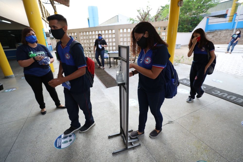 Justiça Trabalhista manda afastar professores estaduais em grupos de risco para Covid-19 Justiça Trabalhista manda afastar professores estaduais em grupos de risco para Covid-19
