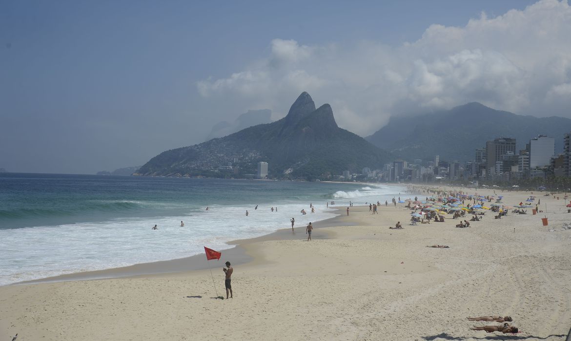 Rio testará marcação de lugar na praia por aplicativo Rio testará marcação de lugar na praia por aplicativo