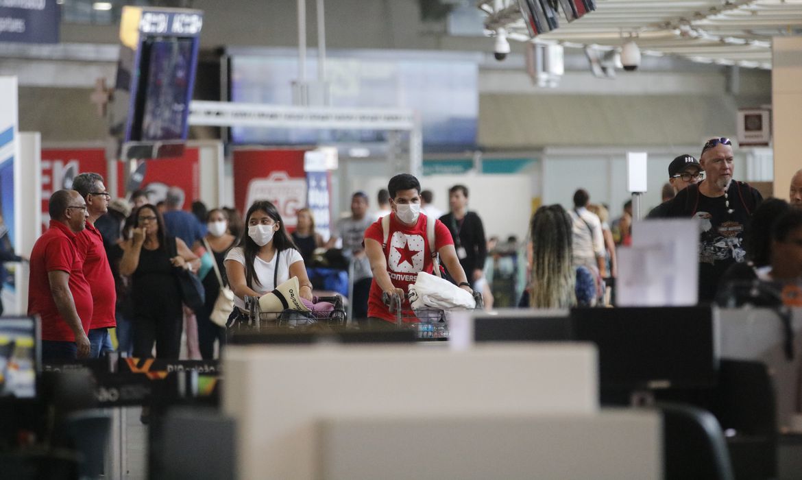 Anvisa quer reforçar medidas contra Covid-19 em aeroportos e aeronaves Anvisa quer reforçar medidas contra Covid-19 em aeroportos e aeronaves