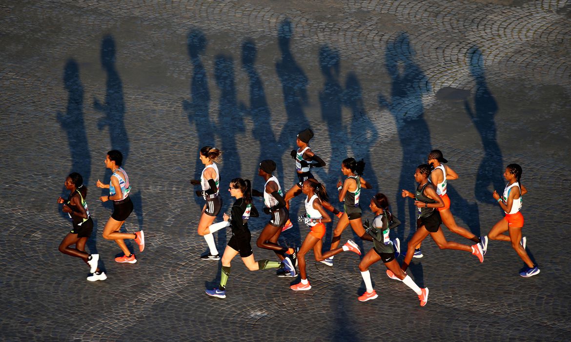 Covid-19: Maratona de Paris reagendada para novembro é cancelada Covid-19: Maratona de Paris reagendada para novembro é cancelada