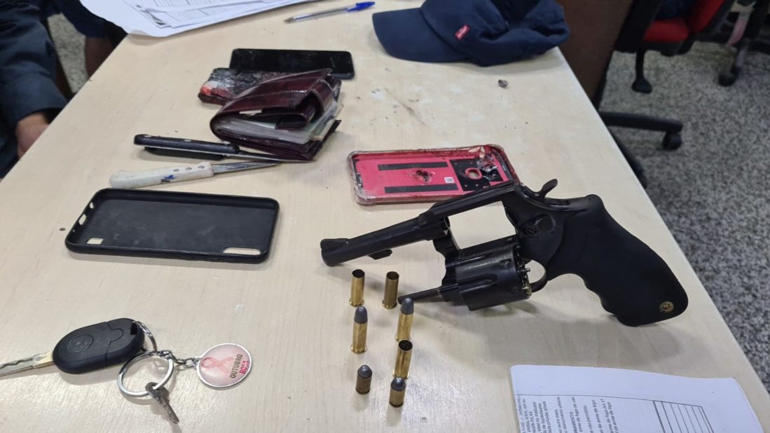 Adolescente é assassinado a tiros perto do Campo do Estrela, na Compensa; quarteto suspeito é preso Adolescente é assassinado a tiros perto do Campo do Estrela, na Compensa; quarteto suspeito é preso