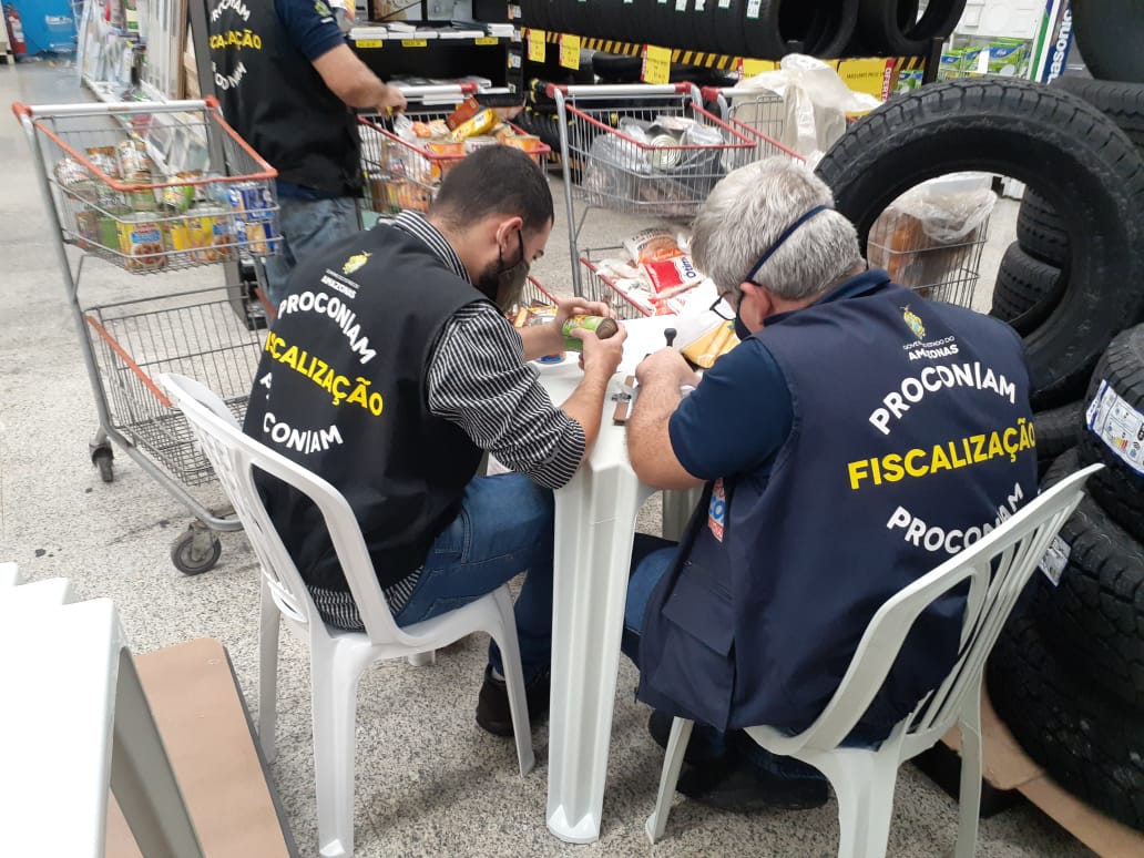 Procon-AM apreende mais de 120kg de alimentos em supermercado na zona Norte