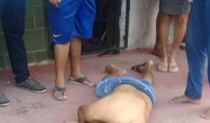 Seis meses após assassinato do filho, homem é executado em frente a um bar Seis meses após assassinato do filho, homem é executado em frente a um bar