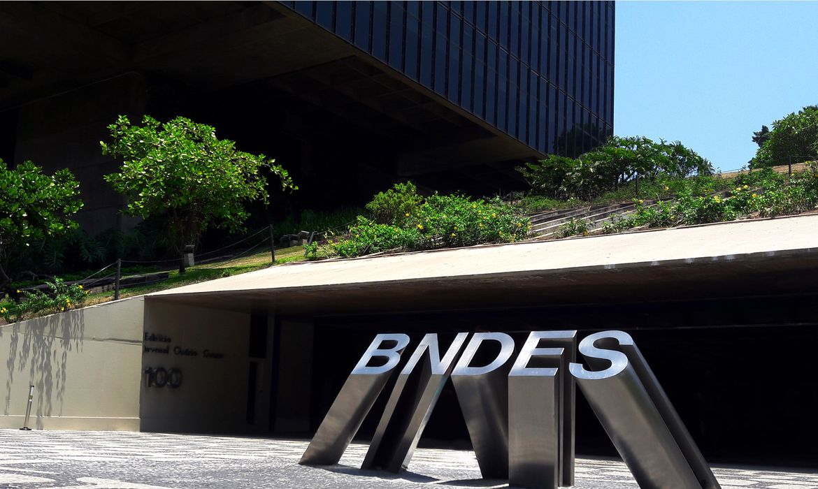 BNDES seleciona consórcio para preparar desestatização dos Correios BNDES seleciona consórcio para preparar desestatização dos Correios