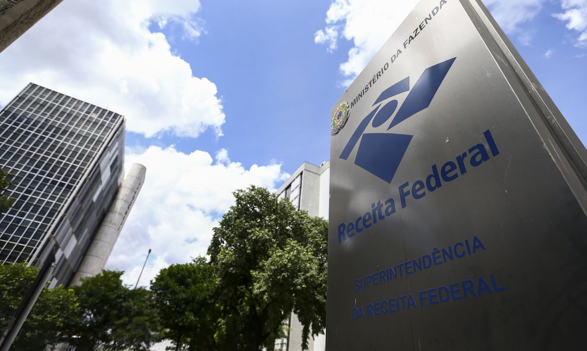 Receita abre hoje consulta a quarto lote de restituição do IR Receita abre hoje consulta a quarto lote de restituição do IR