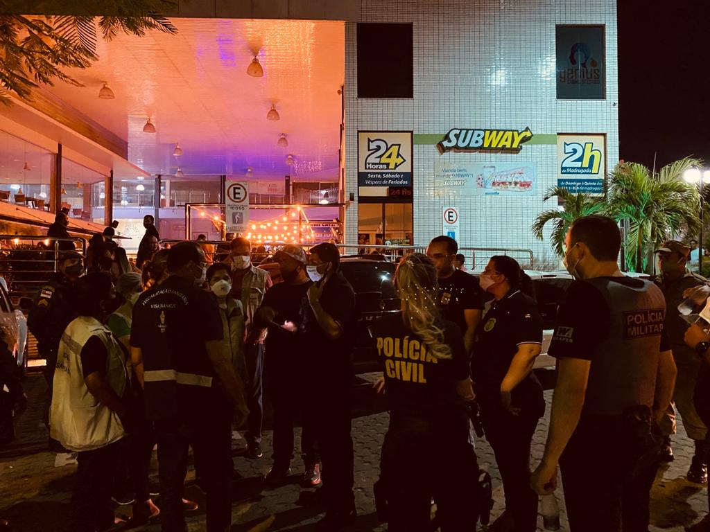 Sem licença sanitária e com aglomeração, 8 bares são fechados durante fiscalização Sem licença sanitária e com aglomeração, 8 bares são fechados durante fiscalização