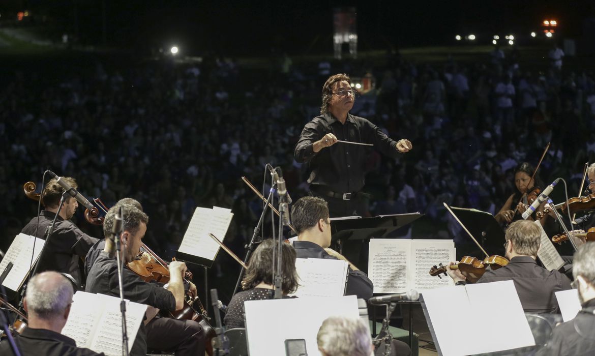 Bolsonaro sanciona lei sobre reembolso de shows e pacotes tur&iacute;sticos