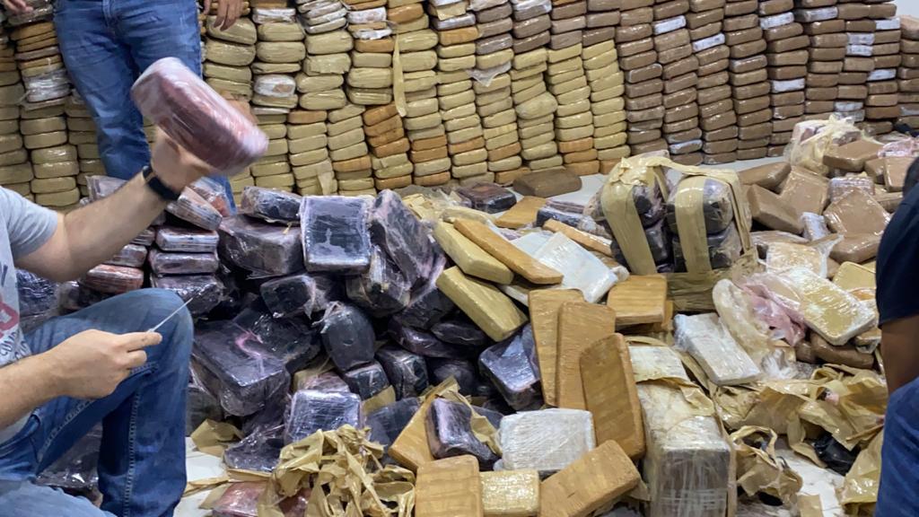 DRCO faz apreens&atilde;o de 1 tonelada de droga na Torquato Tapaj&oacute;s
