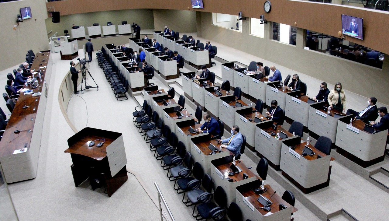 Vereadores podem apresentar emendas à LDO após parecer aprovado na CMM Vereadores podem apresentar emendas à LDO após parecer aprovado na CMM