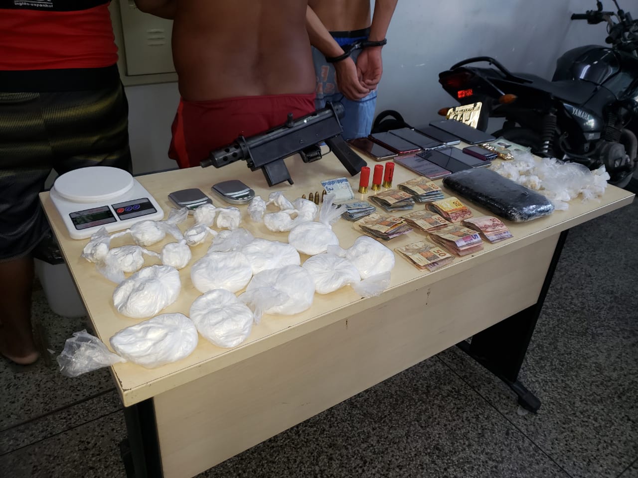 Três matadores ligados à facção criminosa são presos na Compensa Três matadores ligados à facção criminosa são presos na Compensa