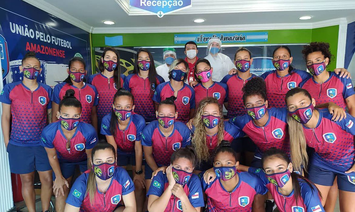 Com apoio de rival, Iranduba ganha sobrevida no Brasileiro Feminino Com apoio de rival, Iranduba ganha sobrevida no Brasileiro Feminino
