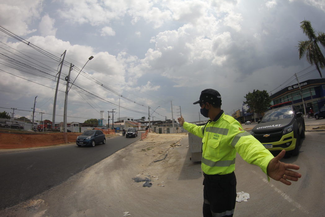 Trecho da Max Teixeira tem trânsito interrompido nesta quinta-feira para avanço de obra Trecho da Max Teixeira tem trânsito interrompido nesta quinta-feira para avanço de obra