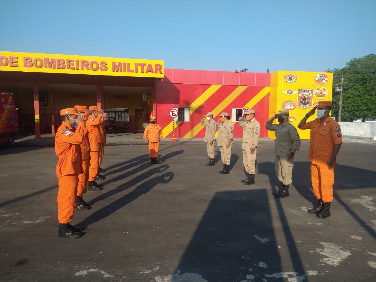 Bombeiros atendem 4 ocorrências de incêndios durante a noite e madrugada Bombeiros atendem 4 ocorrências de incêndios durante a noite e madrugada