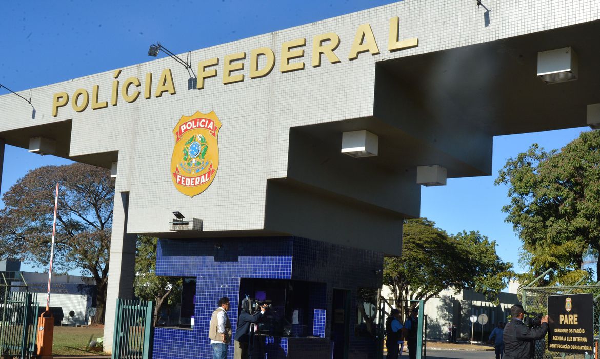 Operação da PF apura fraudes no recebimento de auxílio emergencial Operação da PF apura fraudes no recebimento de auxílio emergencial