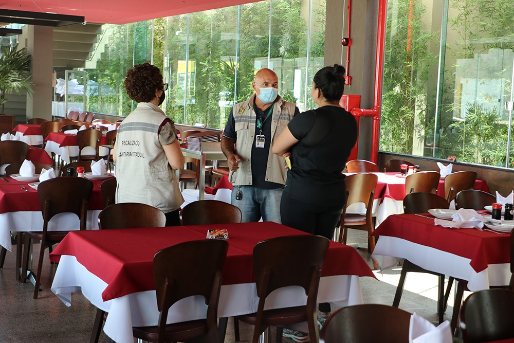 Fundação de Vigilância em Saúde fiscaliza restaurantes até sexta-feira Fundação de Vigilância em Saúde fiscaliza restaurantes até sexta-feira