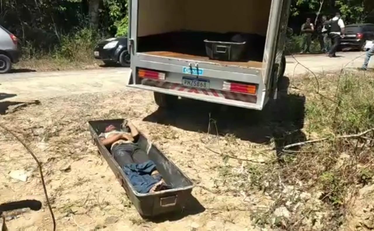 Um segundo corpo com marcas de tortura é achado em ramal no Tarumã Um segundo corpo com marcas de tortura é achado em ramal no Tarumã